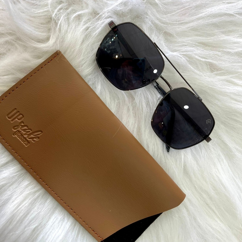 Solar masculino upscale